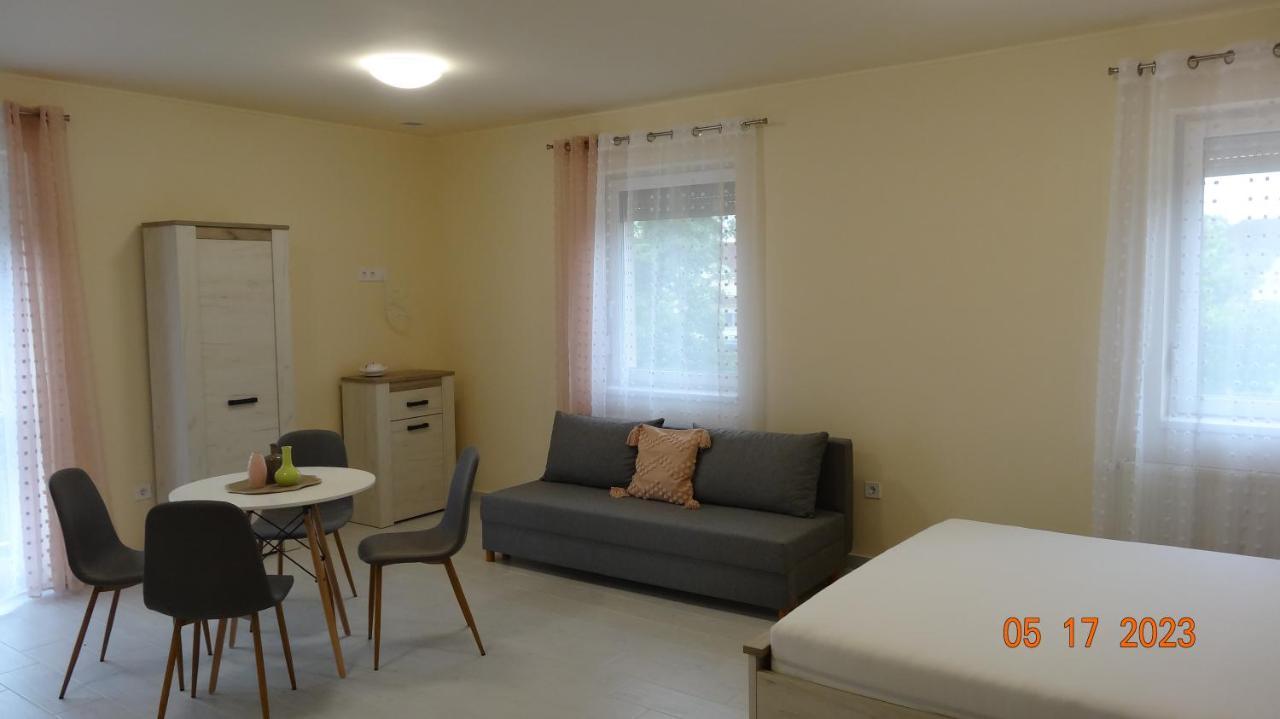 Gardencity Apartmanhaz Gyor Exterior photo